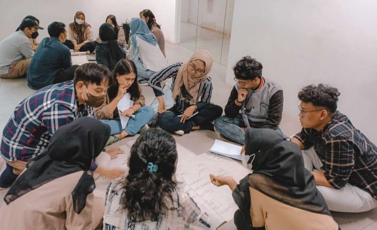 Kesehatan Mental Dengan Kuatkan Komunitas Sosial