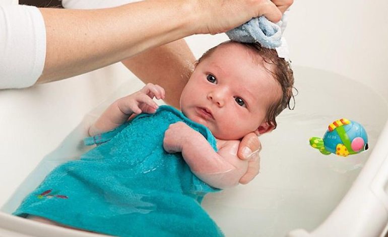 Perawatan Kulit Sensitif Bayi